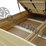 produkcja łóżek sosnowych 140x200 sypialnia mocne drewno pojemnik na pościel tapczan sosnowy