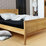 solidne nowoczesne łóżko drewniane