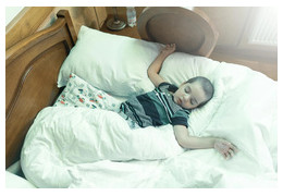 Bezpieczne łóżko dla dziecka. Na co zwrócić uwagę przy wyborze modelu młodzieżowego?