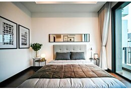 Łóżko tapicerowane czy drewniane? Porównanie funkcjonalności, designu i pielęgnacji